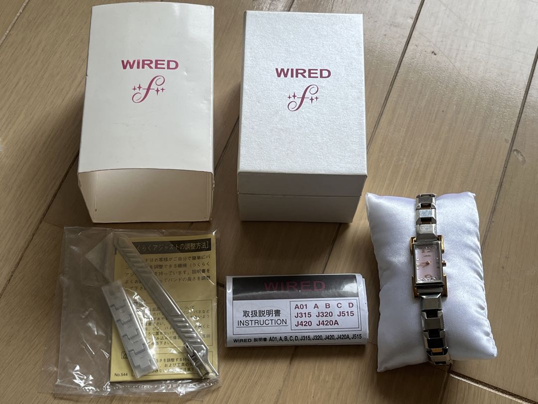 Wired wired 1N01-0JZ0 Analog Quartz Women