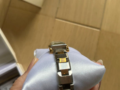 Wired wired 1N01-0JZ0 Analog Quartz Women
