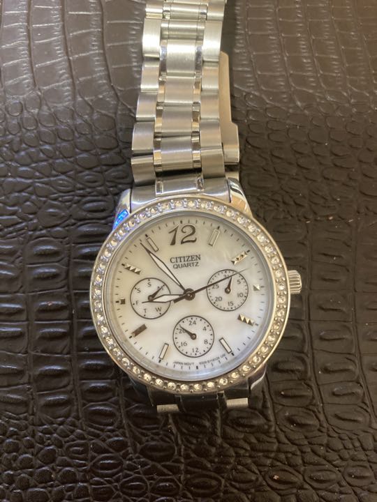 Citizen Analog Quartz Men