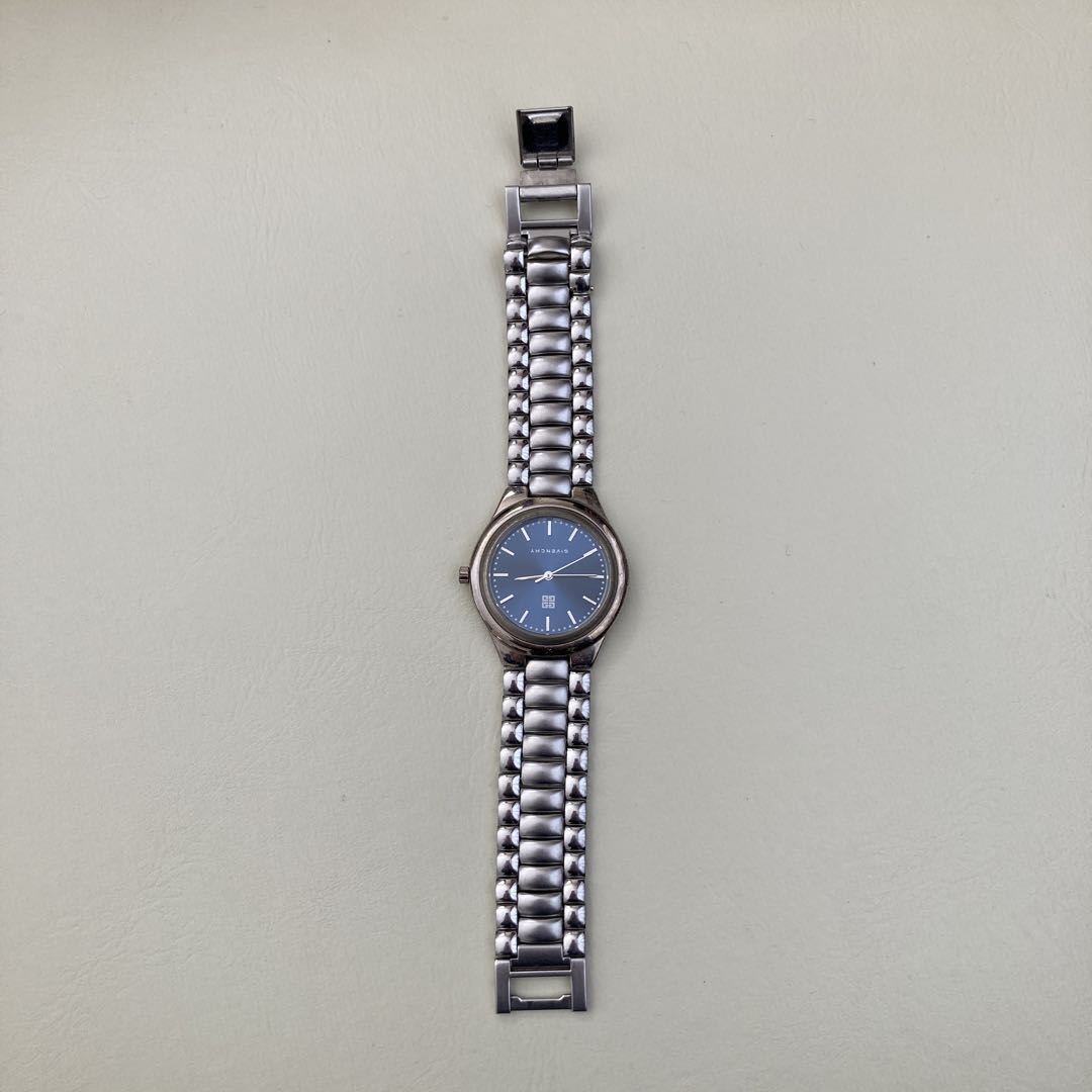 Givenchy Analog Quartz Women