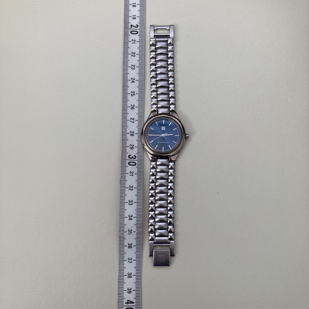 Givenchy Analog Quartz Women