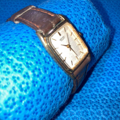 Seiko Analog Quartz Women Gold Square Running Thickness 3.5mm Women's Rare Item