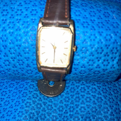 Seiko Analog Quartz Women Gold Square Running Thickness 3.5mm Women's Rare Item