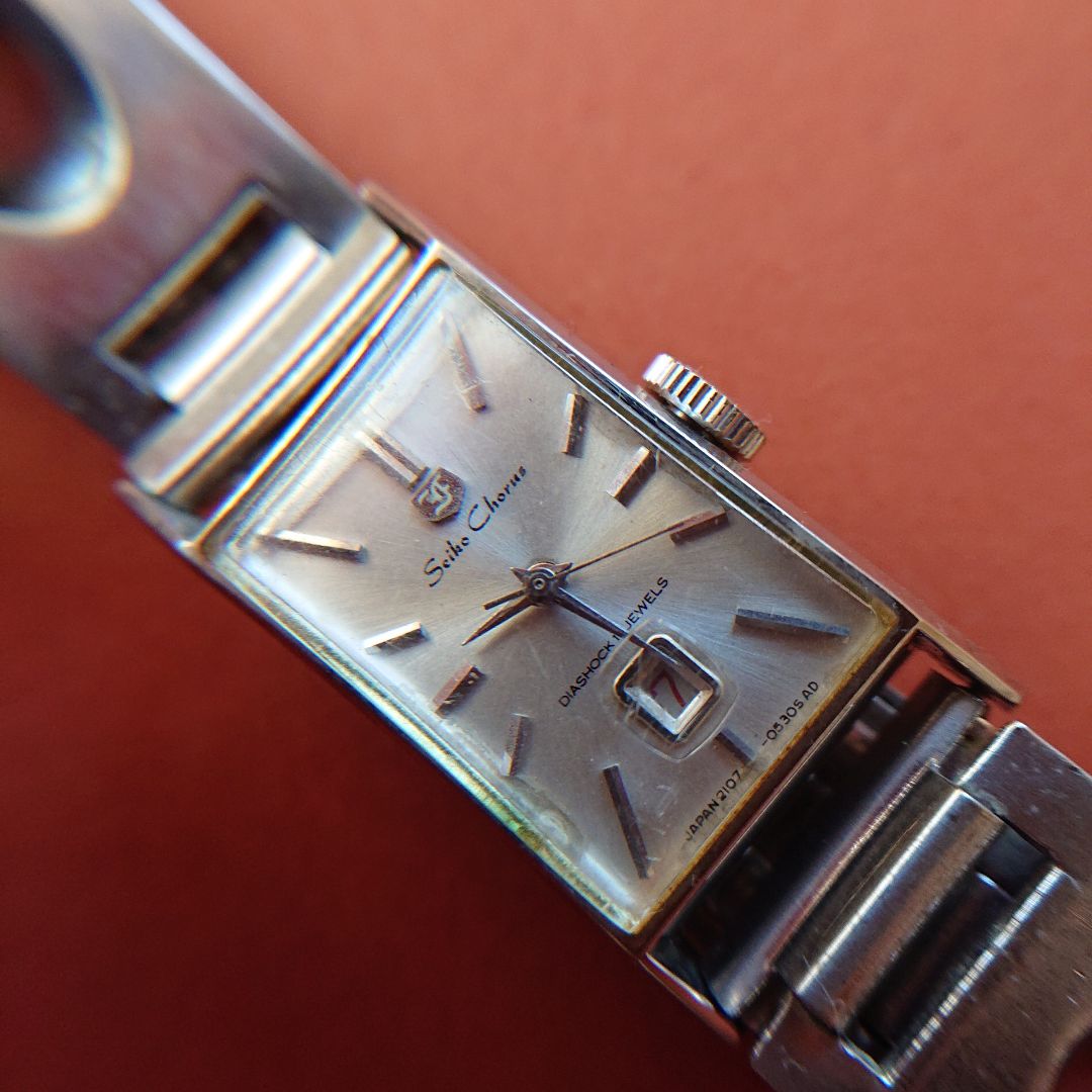 Seiko Diashock diashock 2107-3104 Analog Mechanical (Manual) Women