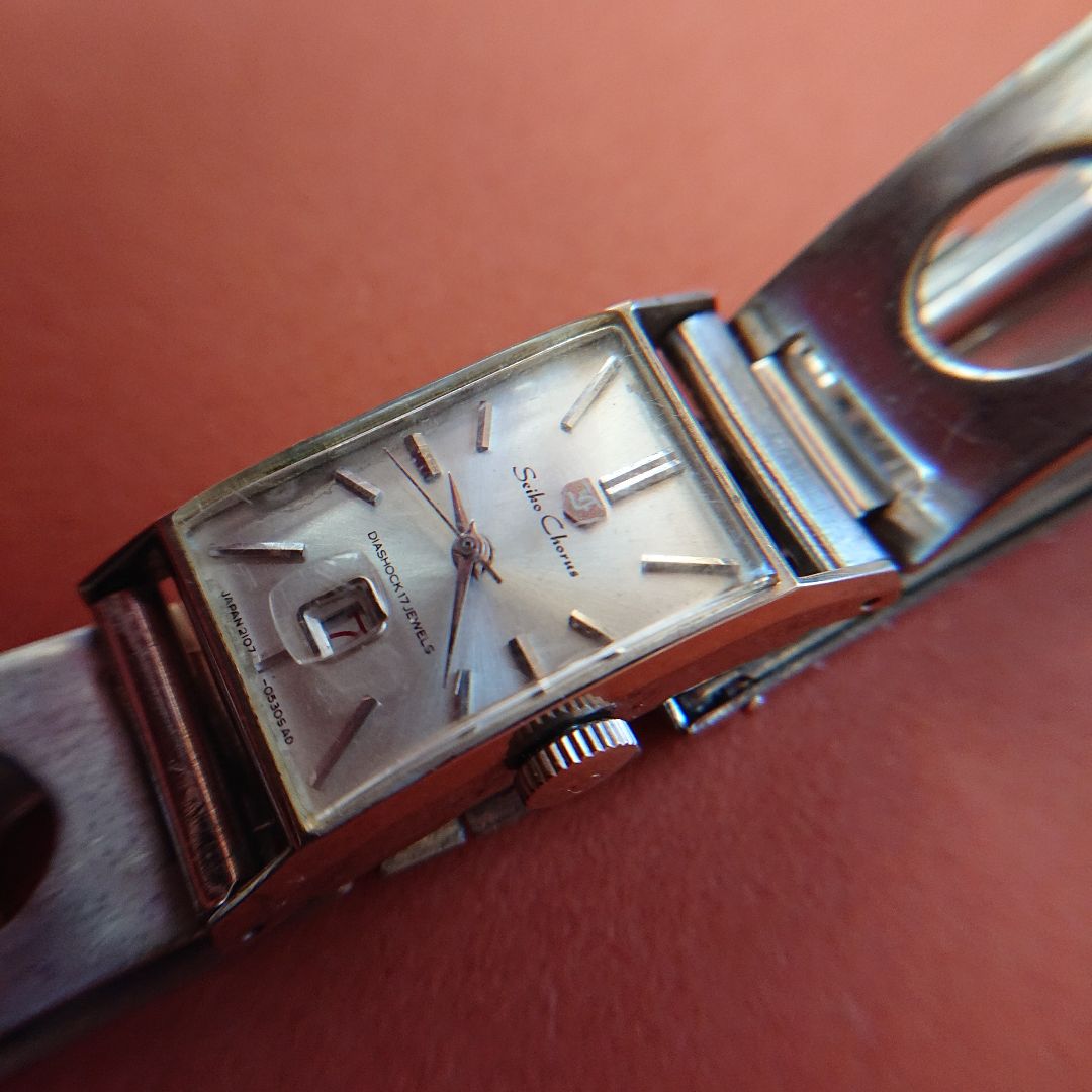 Seiko Diashock diashock 2107-3104 Analog Mechanical (Manual) Women
