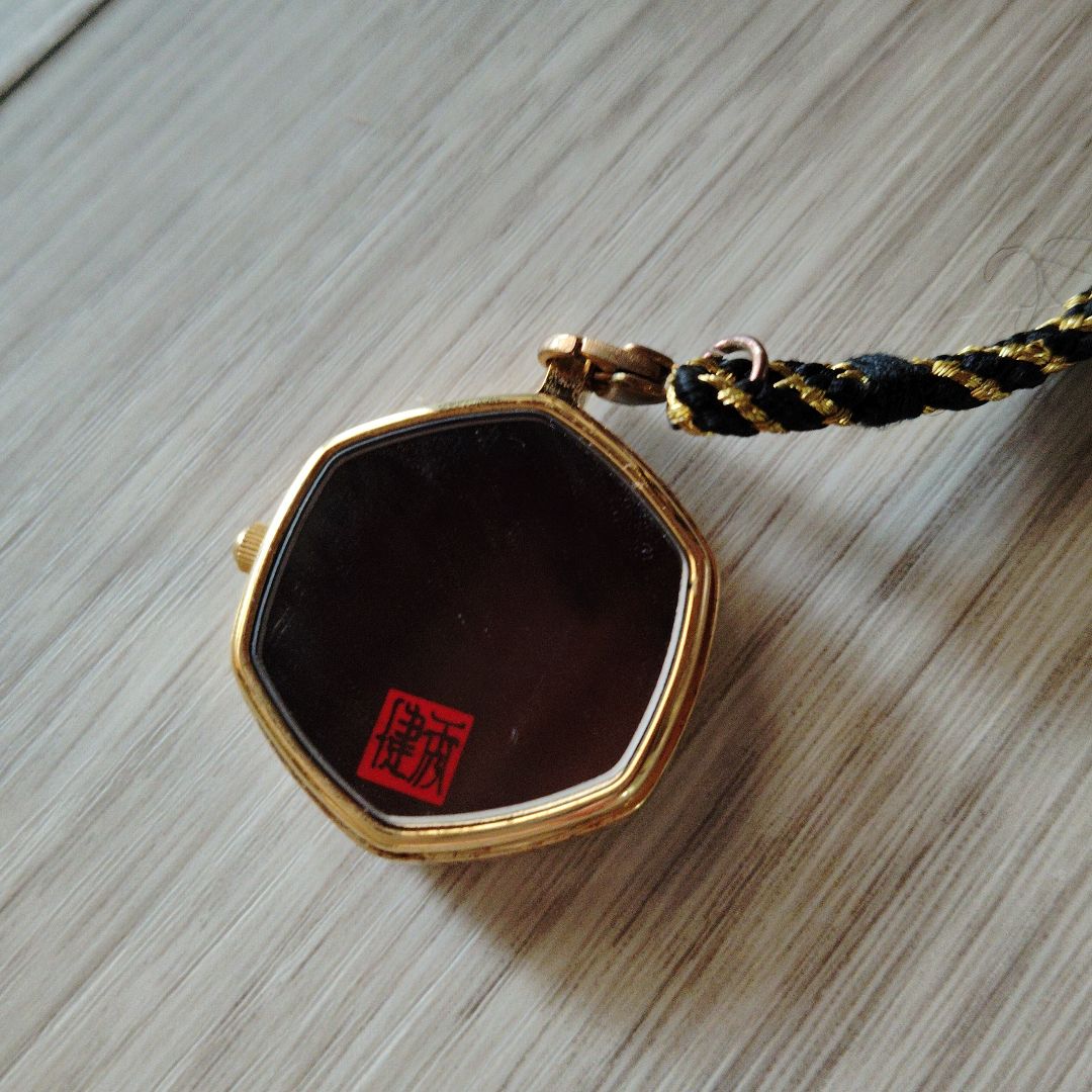 Kenshu Analog Quartz Women