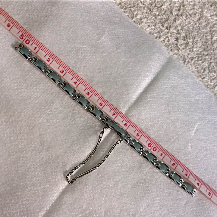 Seiko 1E20-3850 Analog Mechanical (Manual) Women