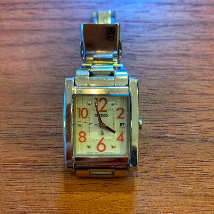 Seiko lk/lukia Analog Quartz Women