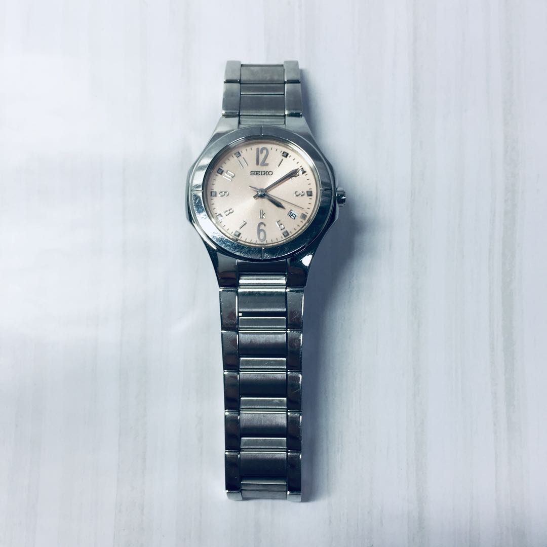 Seiko lk/lukia Analog Quartz Women
