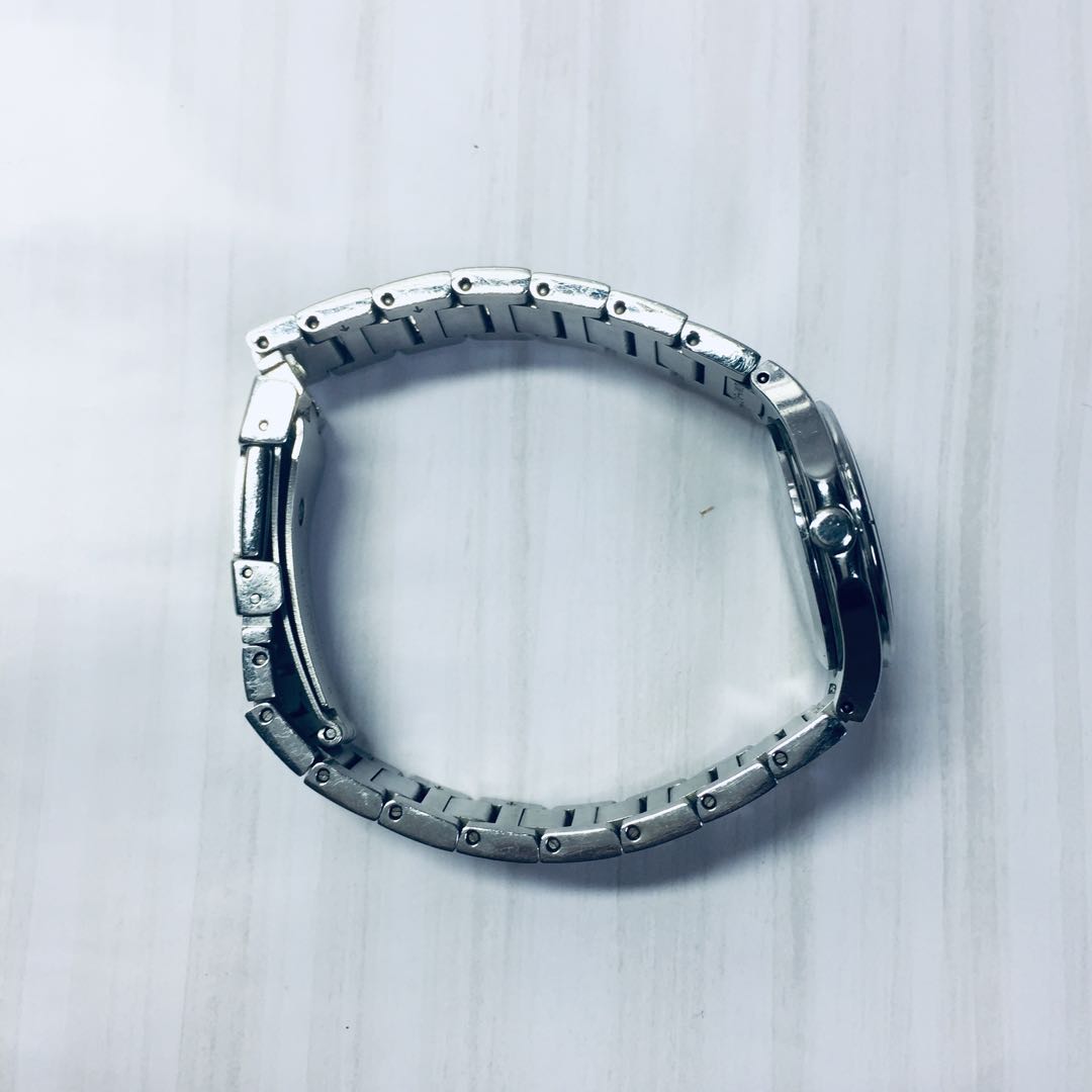 Seiko lk/lukia Analog Quartz Women