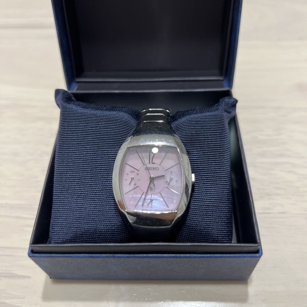 Seiko lk/lukia Analog Quartz Women