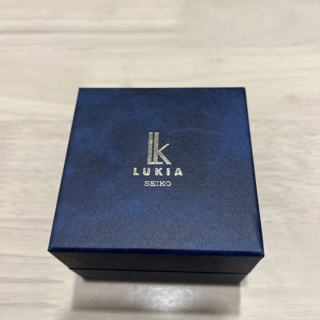 Seiko lk/lukia Analog Quartz Women