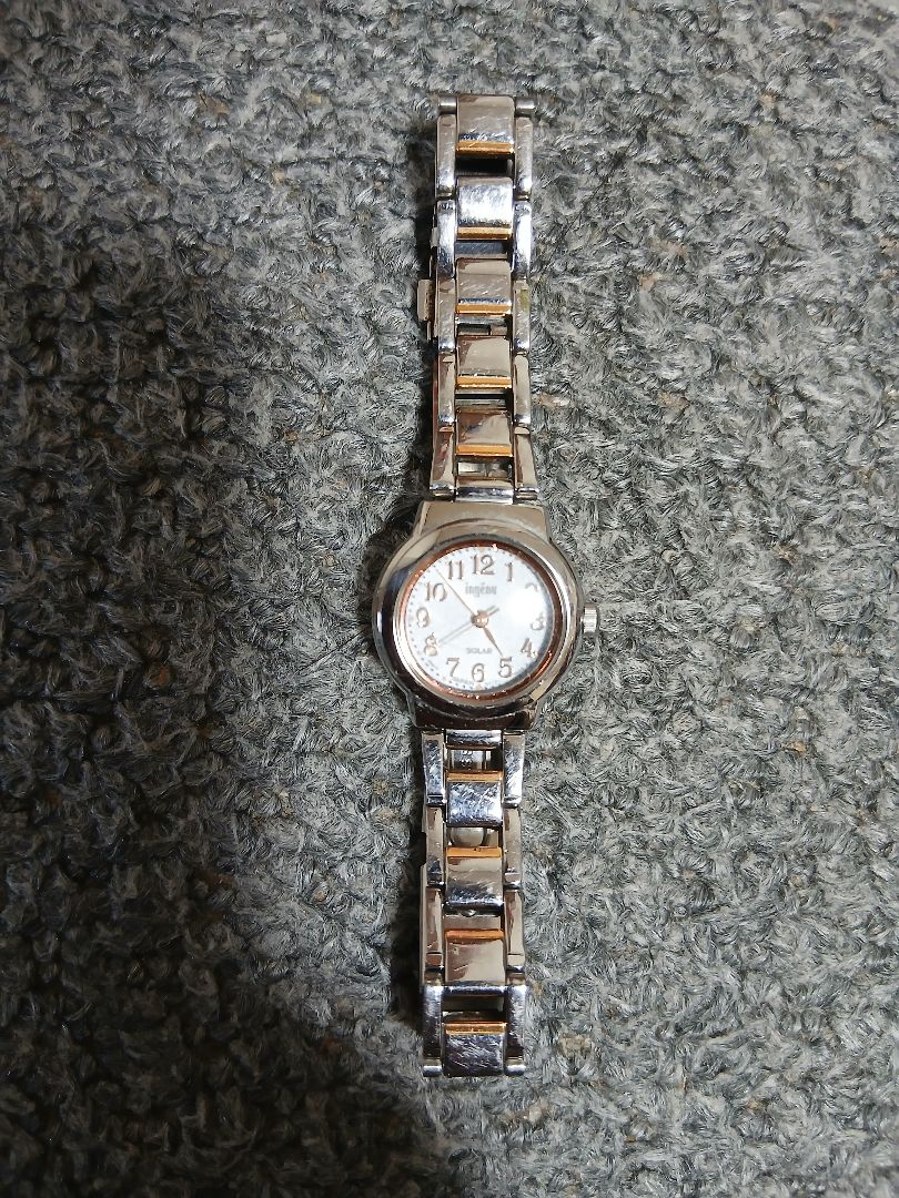 Seiko Alba V117-0AB0 Analog Quartz Women