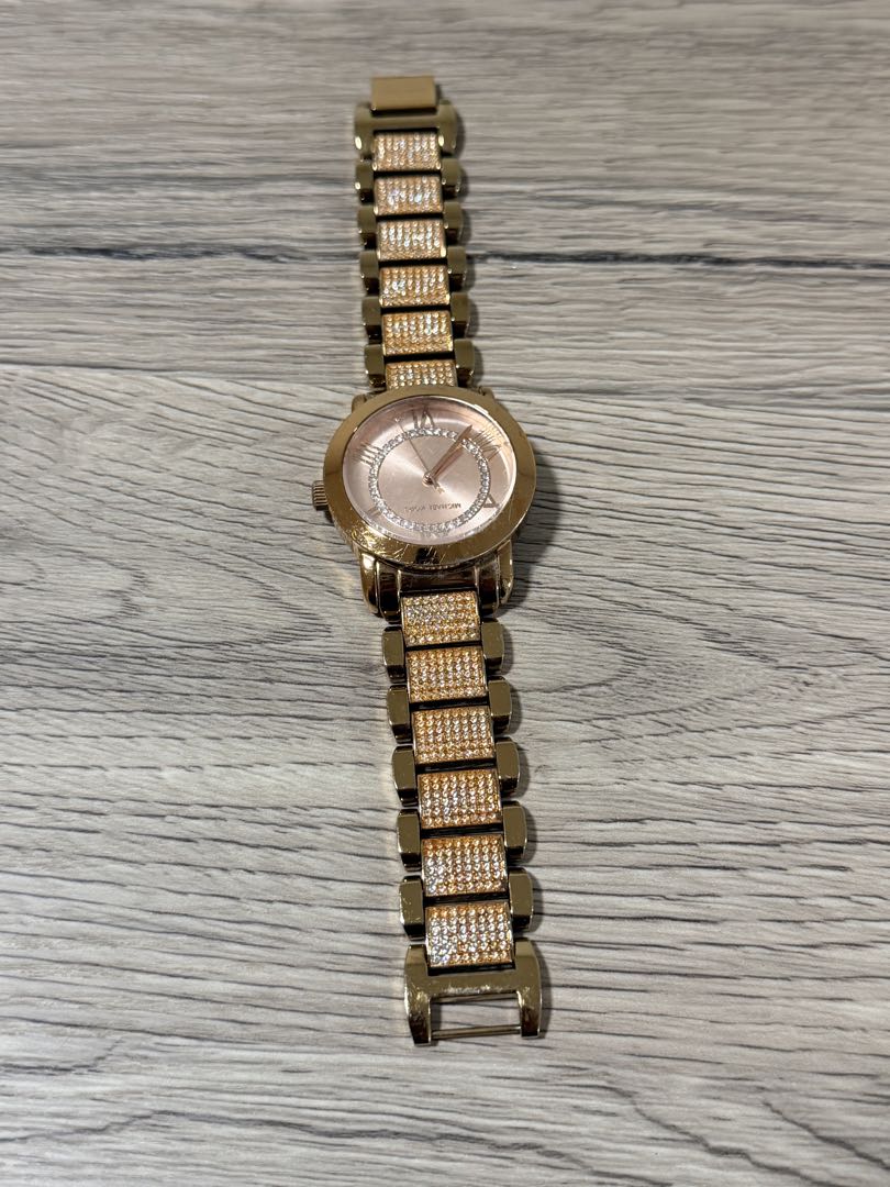 Analog Quartz Women