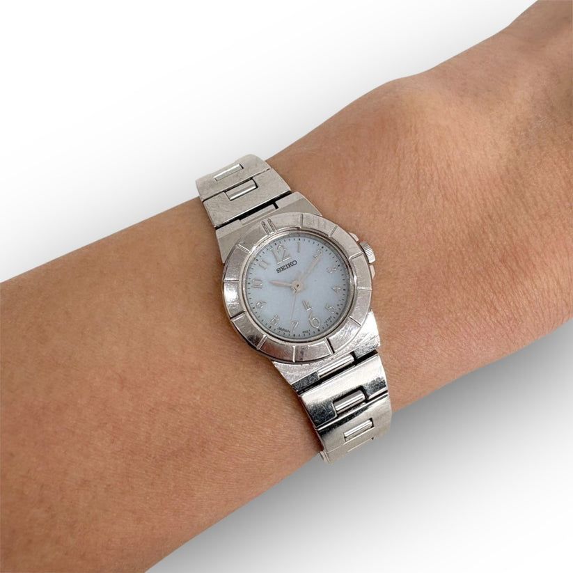 Seiko lk/lukia Analog Quartz Women