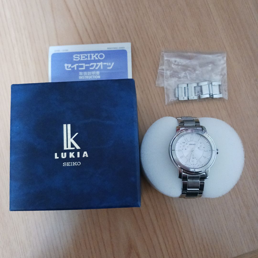 Seiko lk/lukia Analog Quartz Women