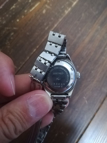 Seiko EIKO283 Analog Mechanical (Automatic) Women