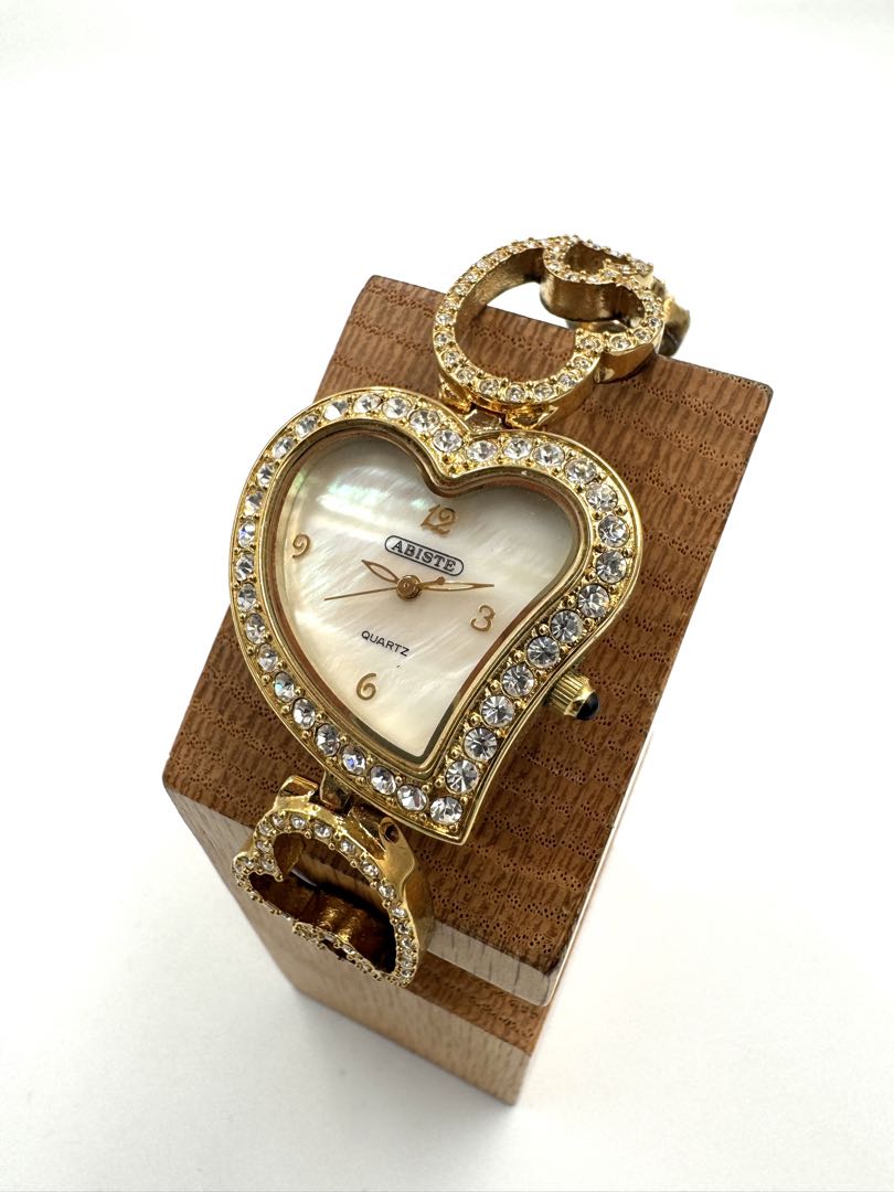 Abiste Analog Quartz Women Watch Heart
