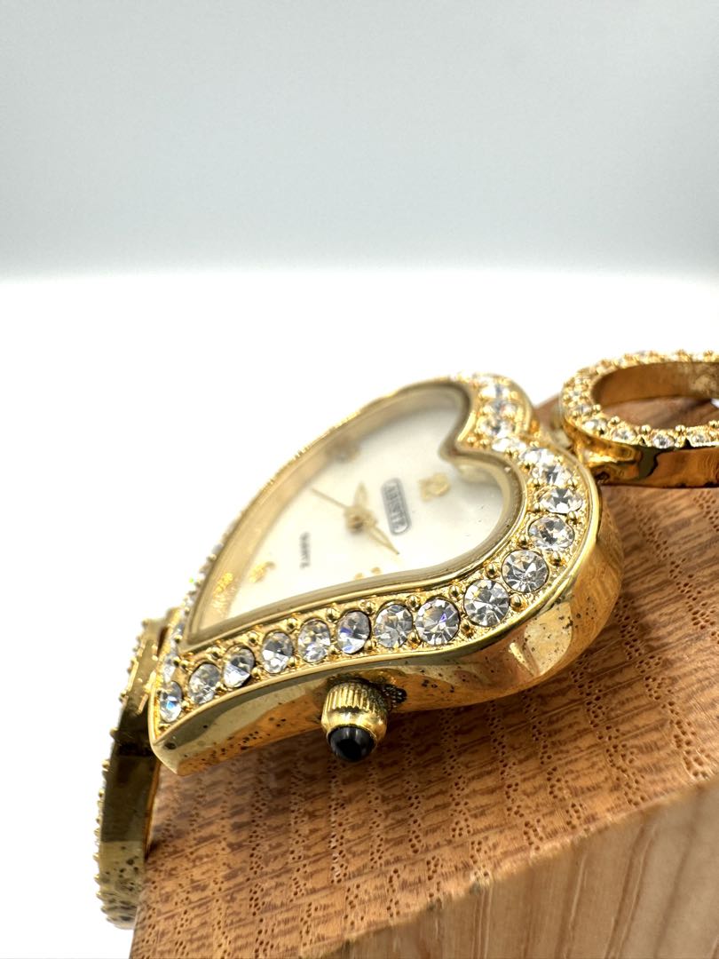 Abiste Analog Quartz Women Watch Heart