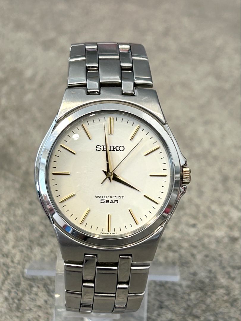 Seiko 7N01-0DM0 Analog Quartz Men
