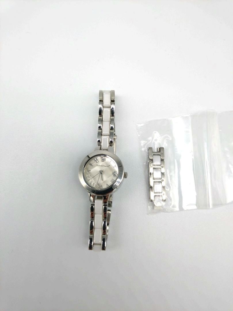 PINKY&DIANNE Analog Quartz Women