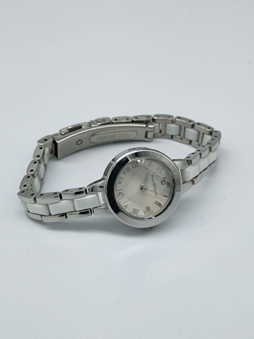 PINKY&DIANNE Analog Quartz Women