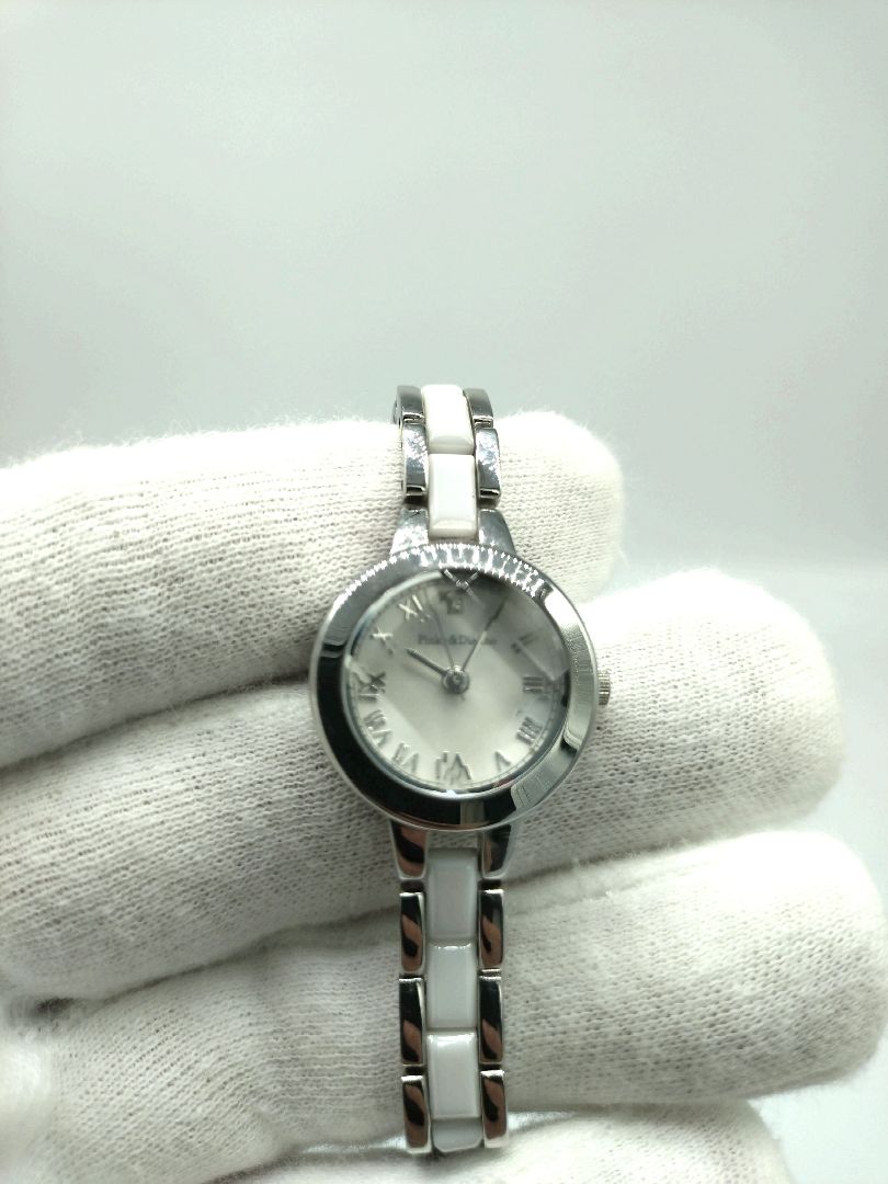 PINKY&DIANNE Analog Quartz Women