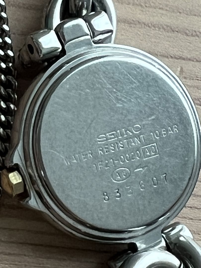 Seiko 1F21-0020 Analog Quartz Women
