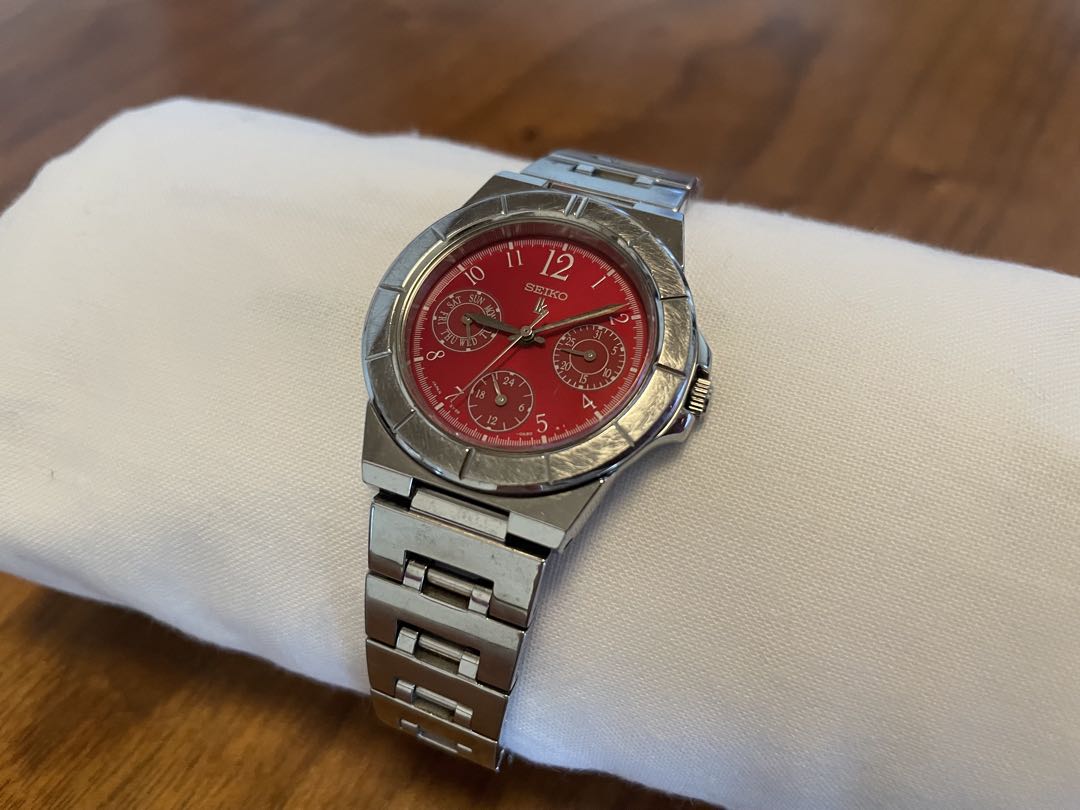 Seiko lk/lukia Analog Quartz Women