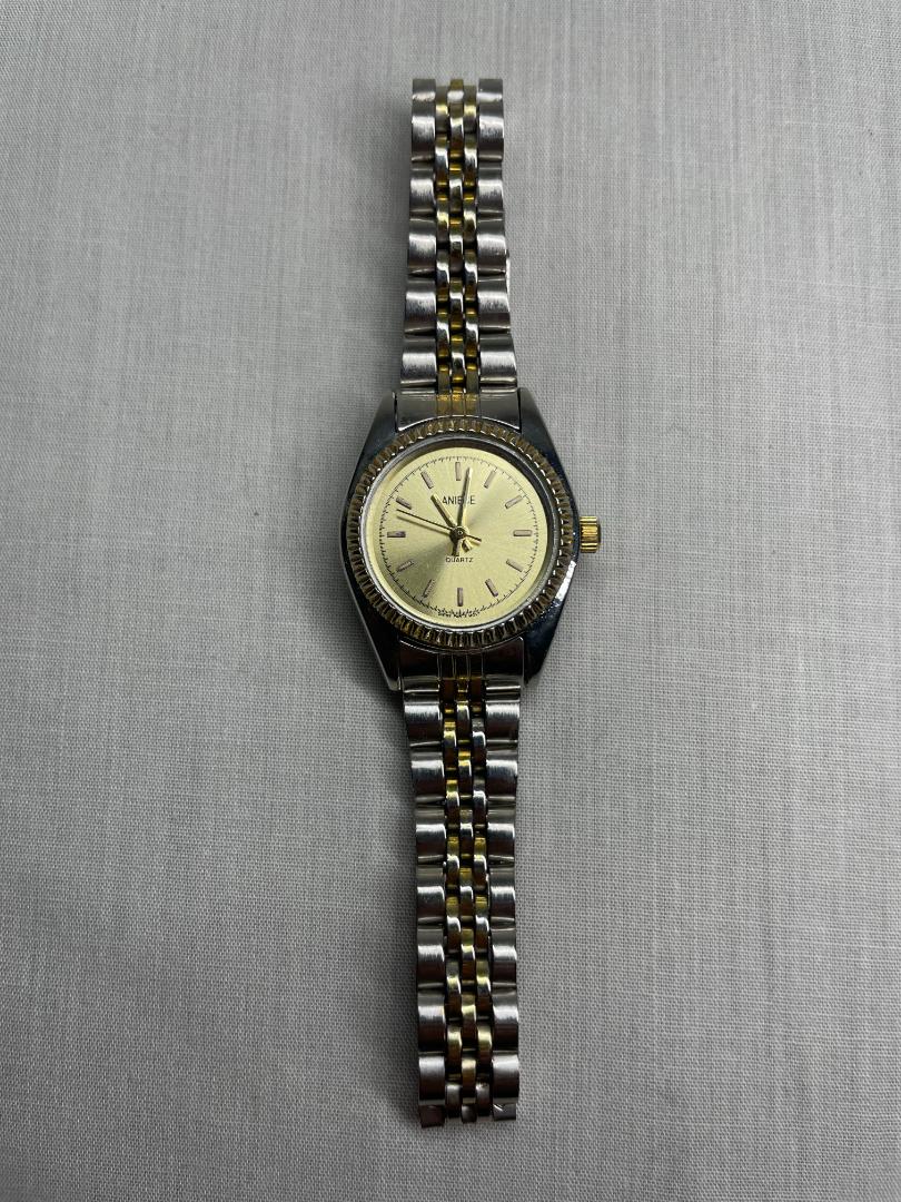 Aniece Fuji.co.ltd Analog Quartz Women