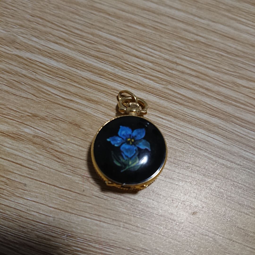 Small Peltier Analog Quartz Women