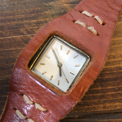 fu Analog Quartz Women