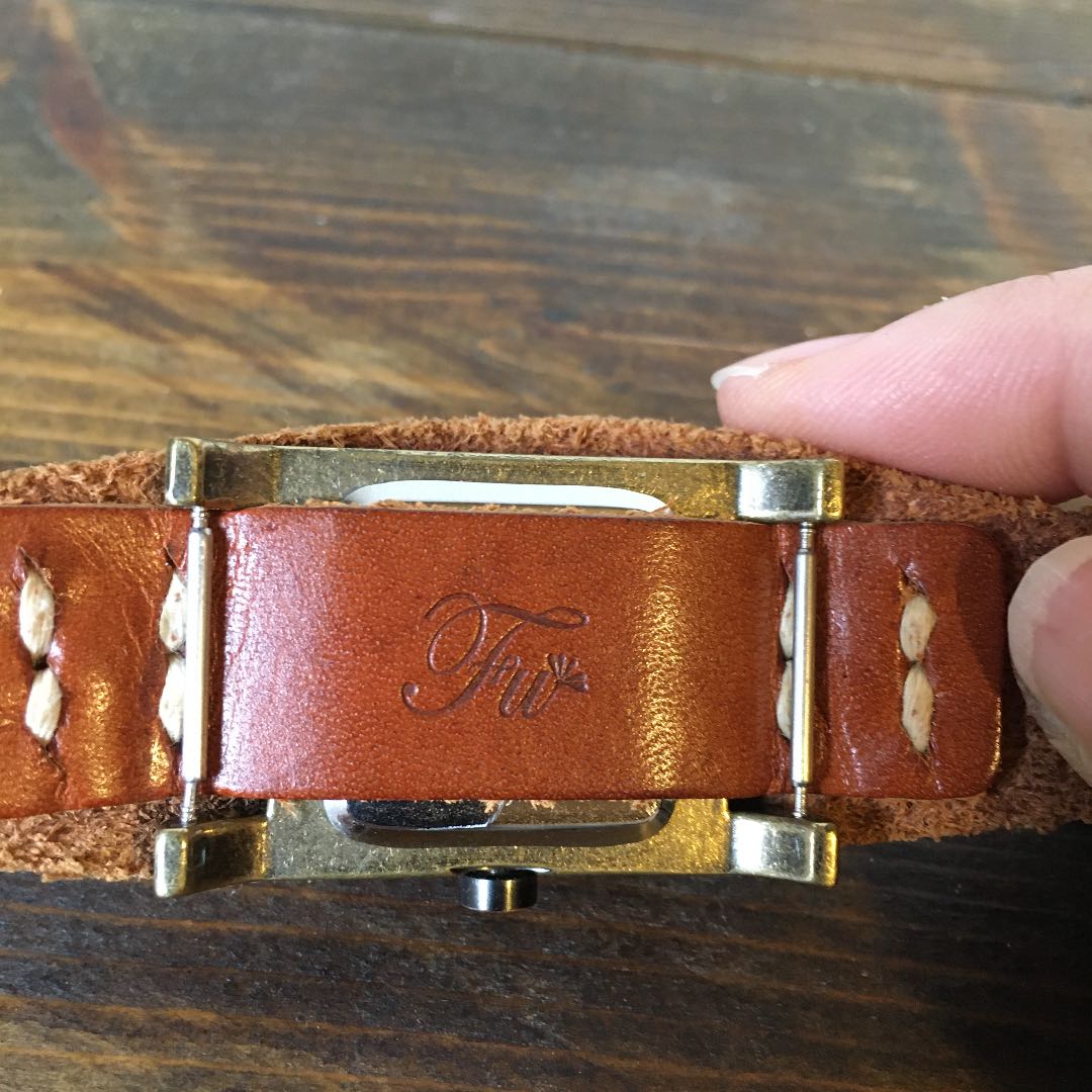 fu Analog Quartz Women
