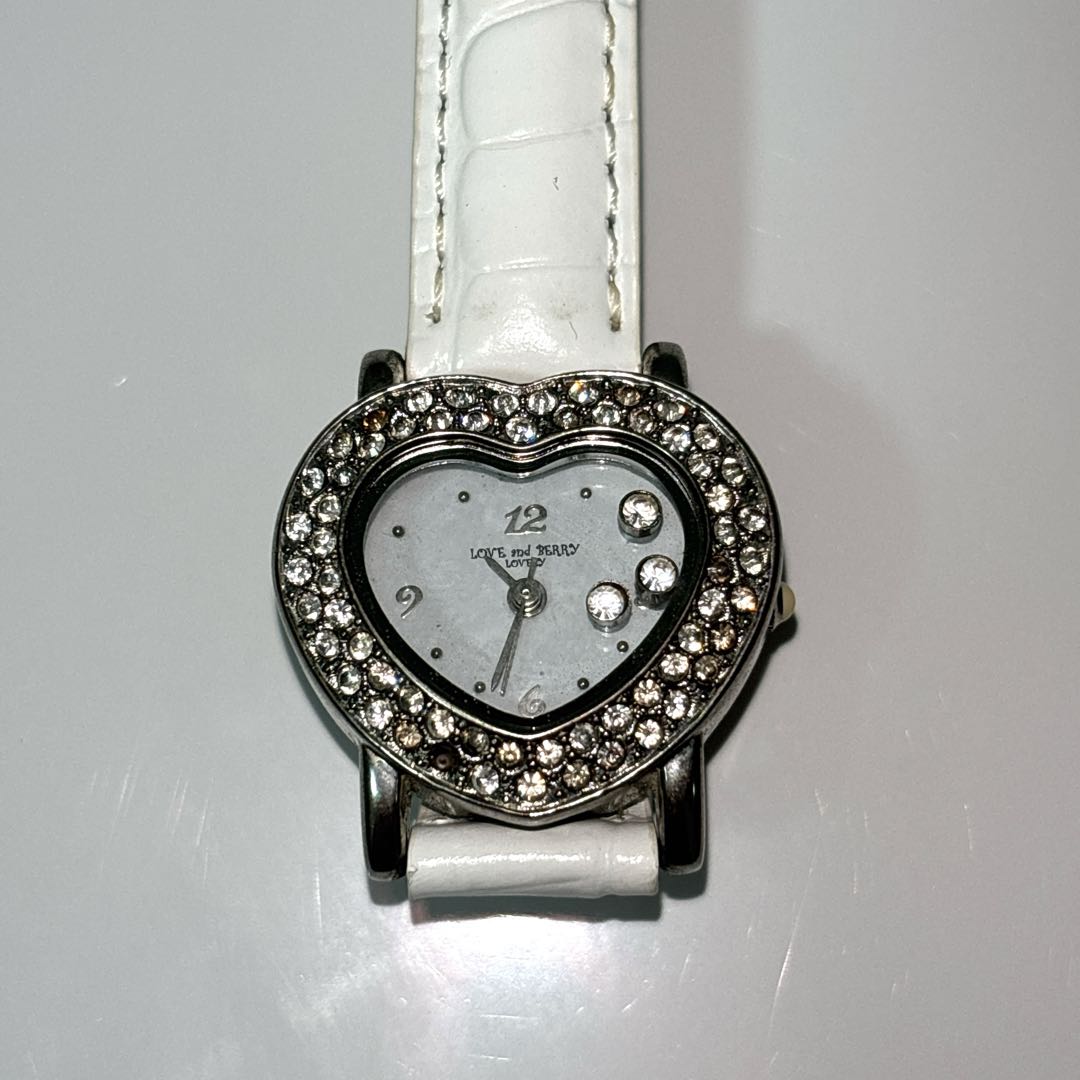 Stylish Witch Love and Berry Analog Quartz Women