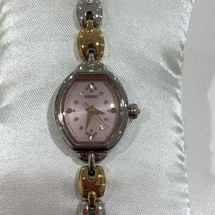 Seiko V117-0CF0 Analog Solar Women