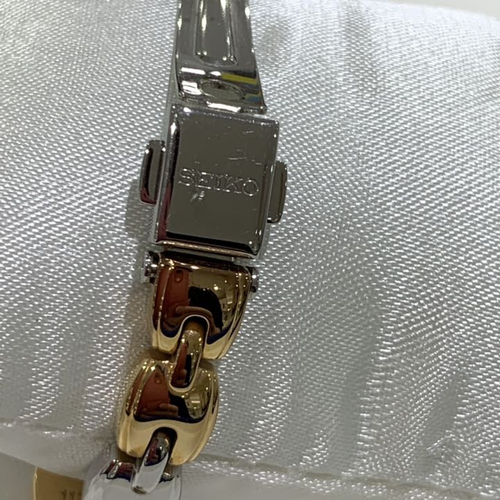 Seiko V117-0CF0 Analog Solar Women