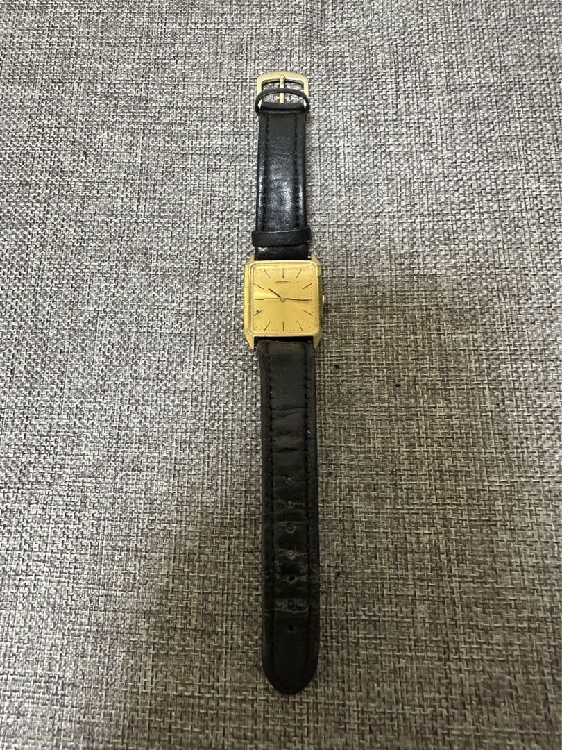 Seiko 7N01-5060 Analog Quartz Women