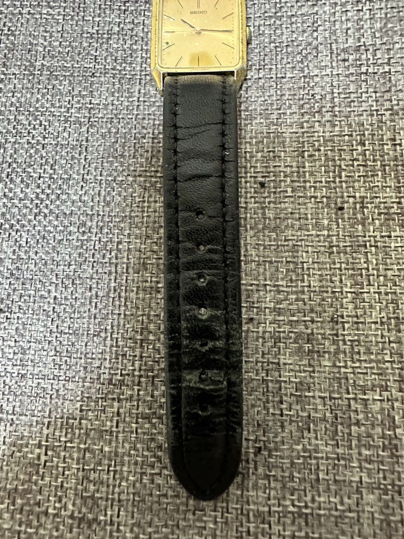 Seiko 7N01-5060 Analog Quartz Women