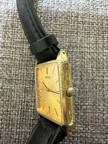 Seiko 7N01-5060 Analog Quartz Women