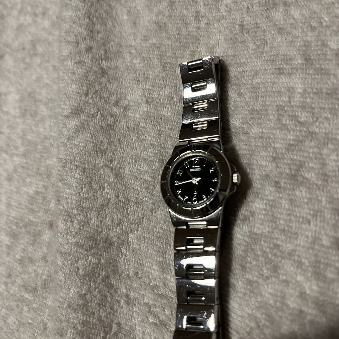 Seiko lk/lukia Analog Quartz Women