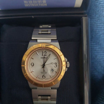 Seiko Lukia/LK Lukia 4F32-0130 Analog Quartz Women
