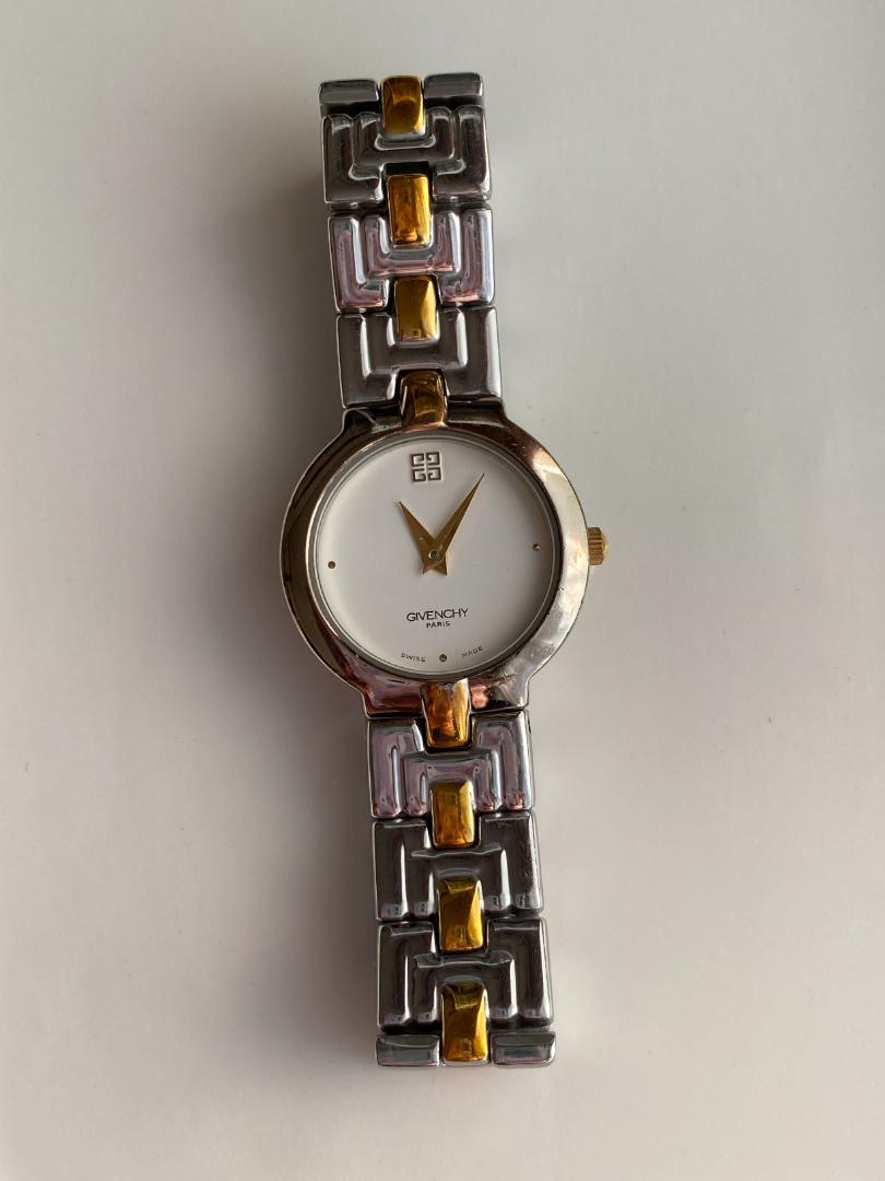 Givenchy Analog Quartz Women