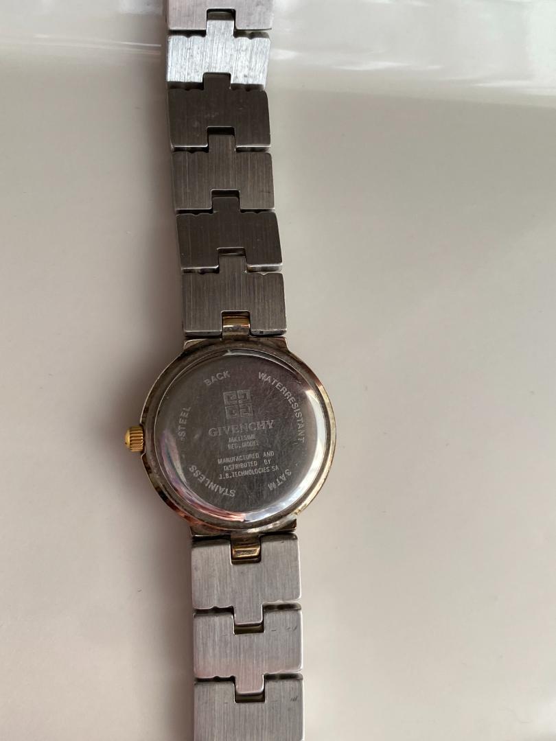 Givenchy Analog Quartz Women