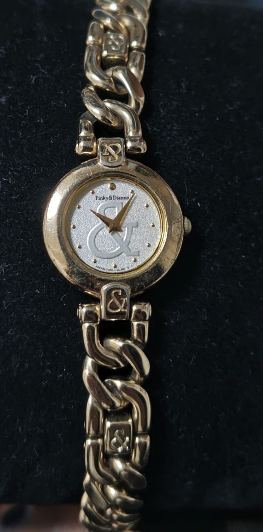 PINKY&DIANNE Analog Quartz Women