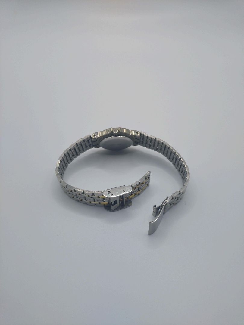 julius valentino Analog Quartz Women