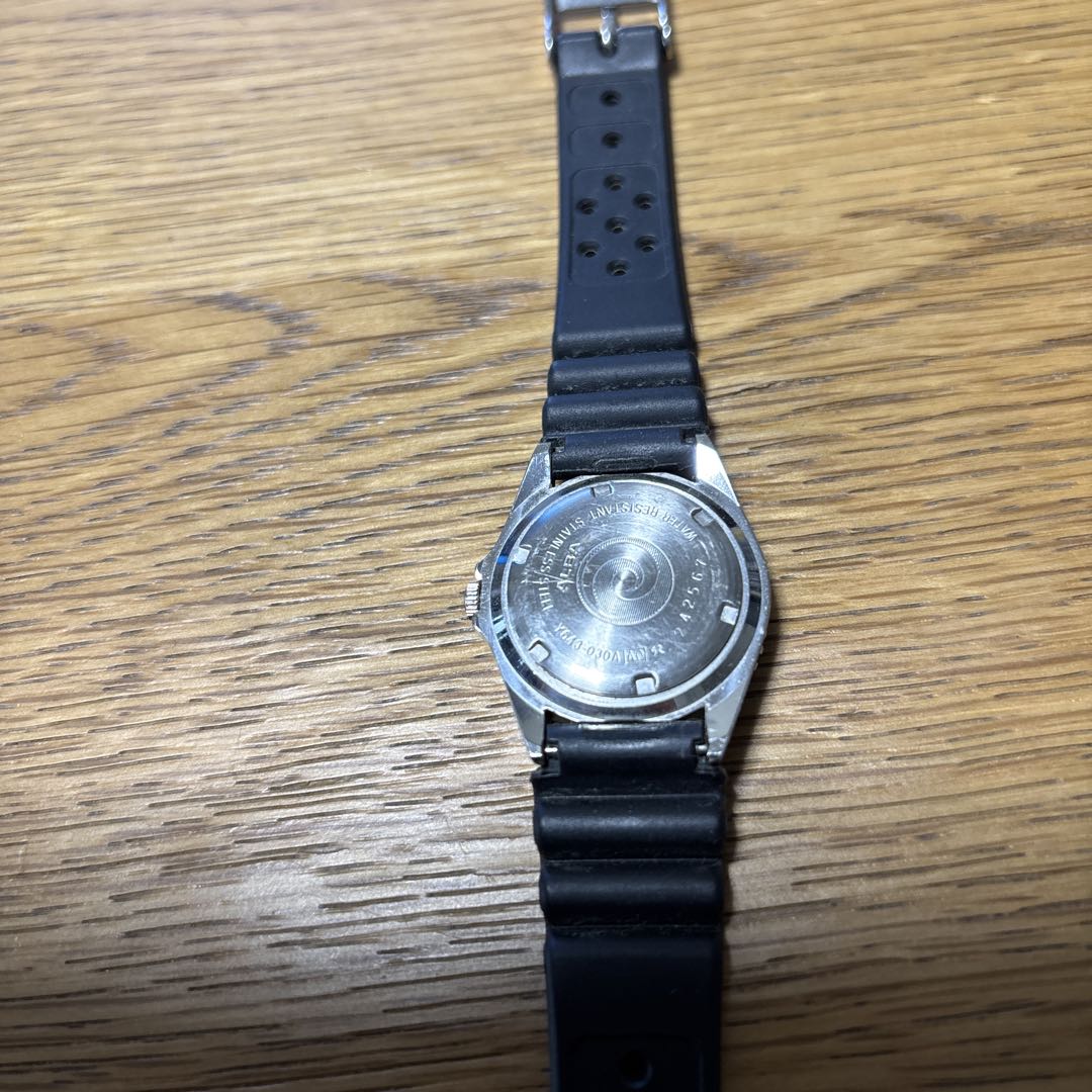 Kiki Analog Quartz Women