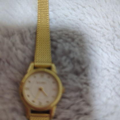 Analog Quartz Women