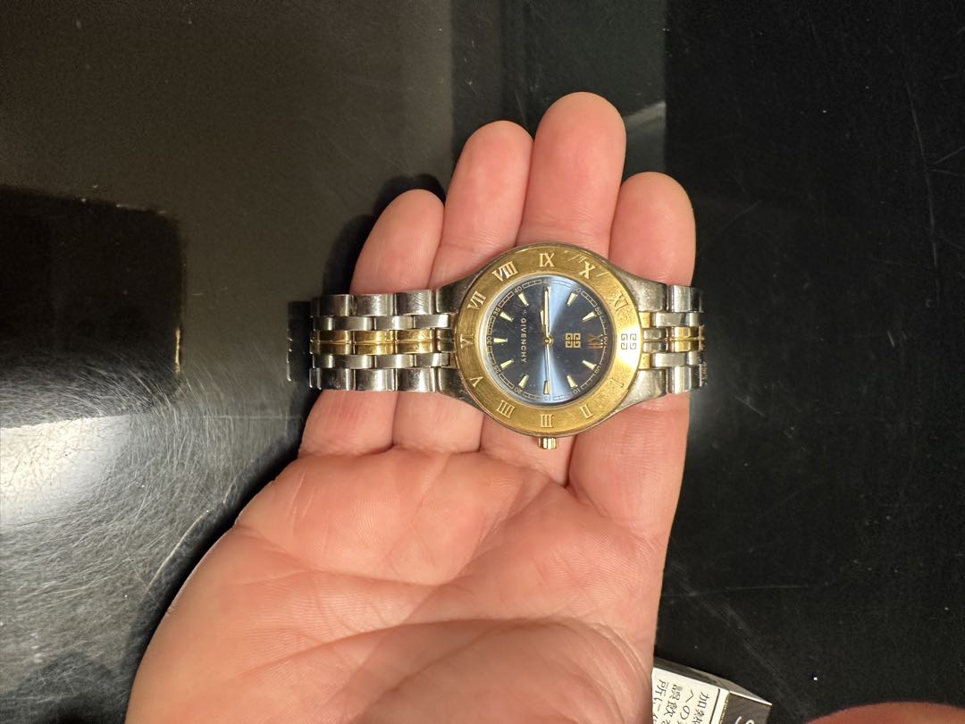 Givenchy Analog Quartz Men