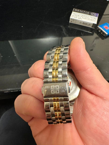 Givenchy Analog Quartz Men