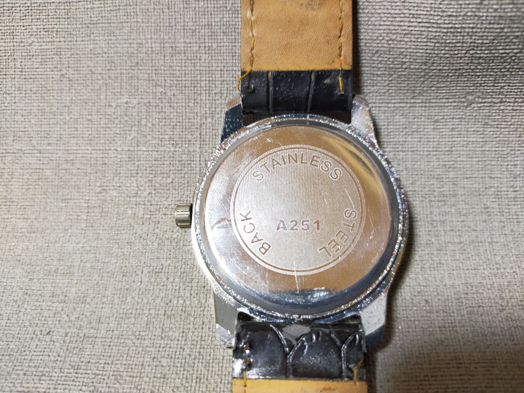Amber Time Analog Quartz Men